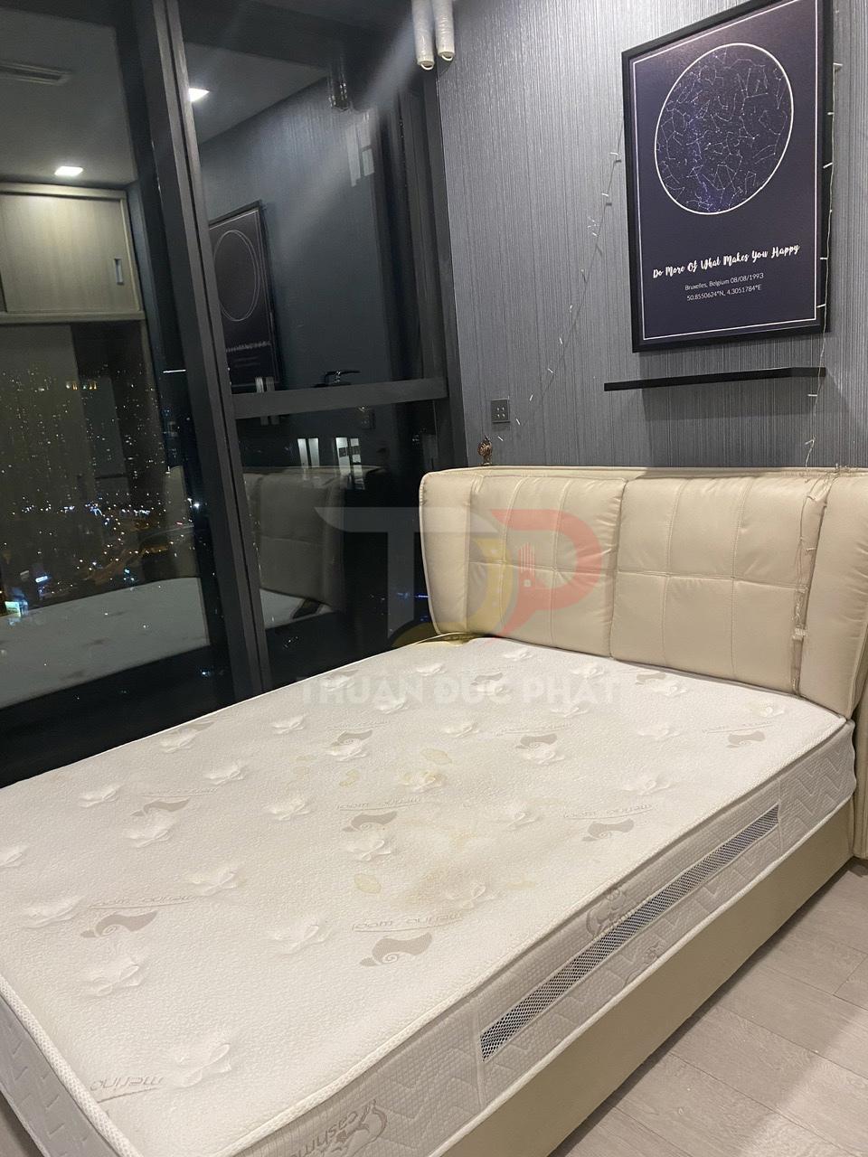 Cho thuê căn hộ Vinhomes Golden River Aqua 1 full nội thất 2 phòng ngủ view Landmark 81 giá 30 triệu NET